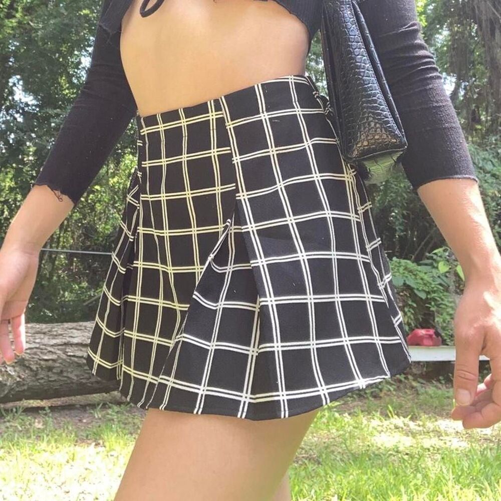 Forever 21 Gingham black pleated skirt
